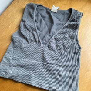 Flattering Athleisure V-Neck Tank Top Gray Size S